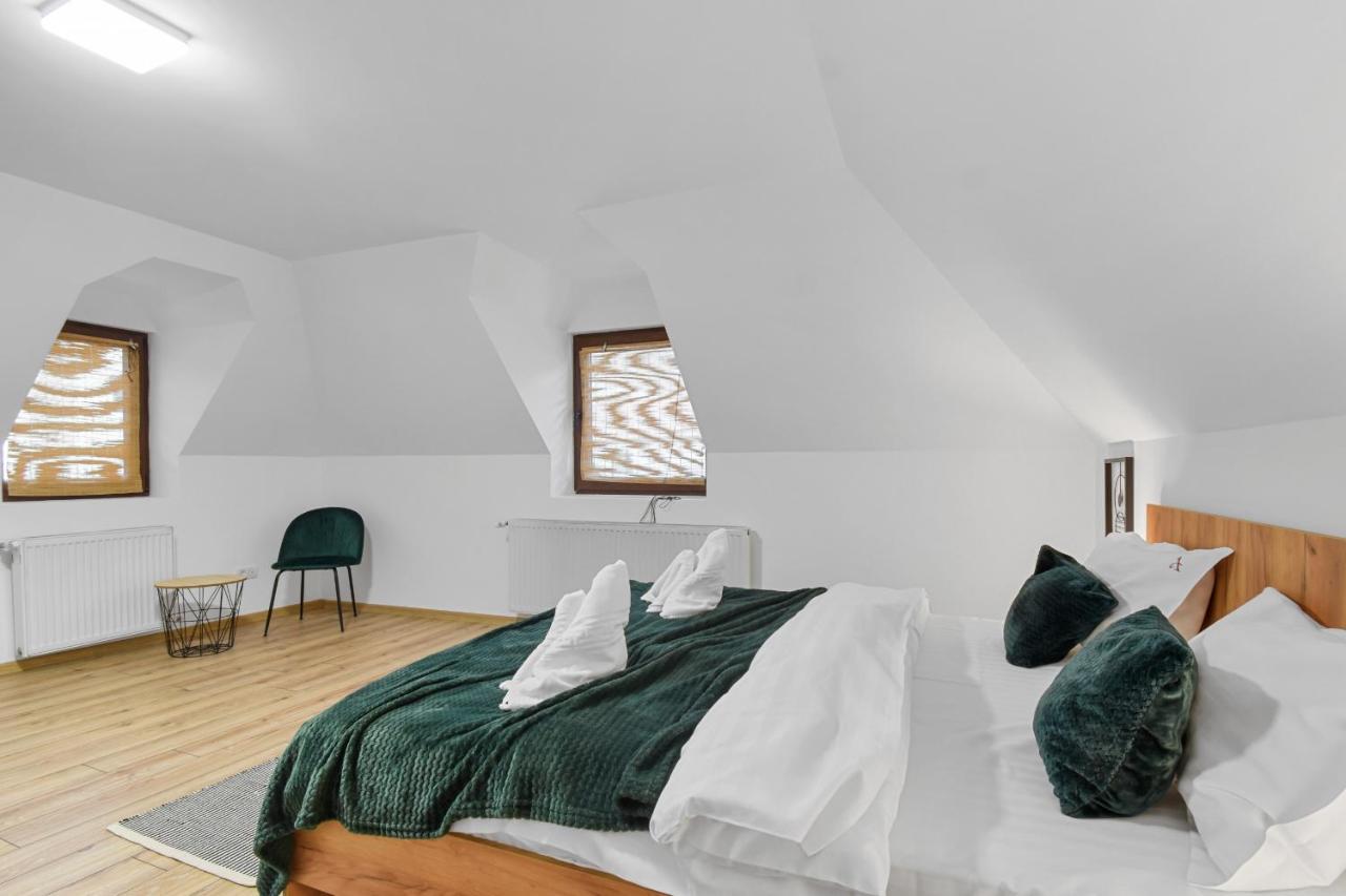 Two Bedrooms Hytta Apartment Sinaia Kültér fotó