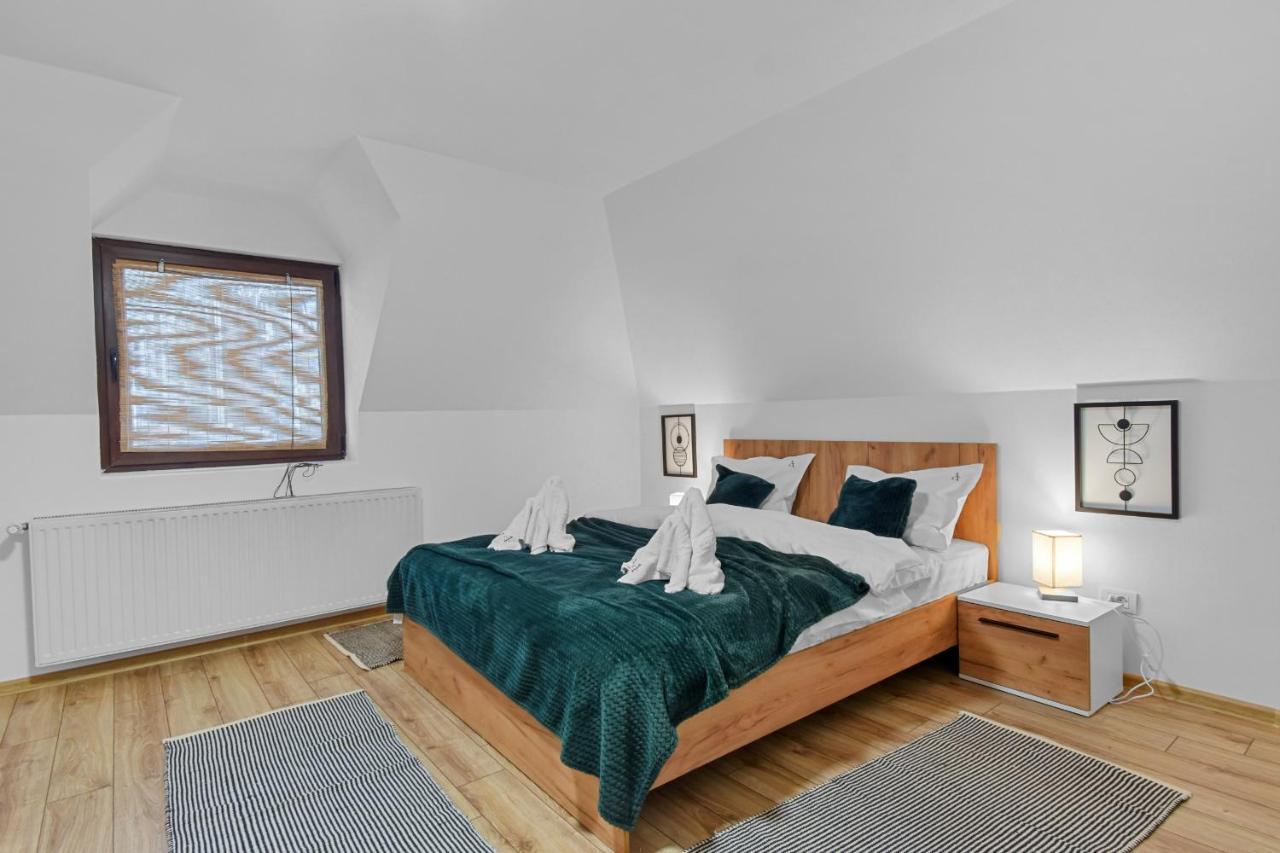Two Bedrooms Hytta Apartment Sinaia Kültér fotó